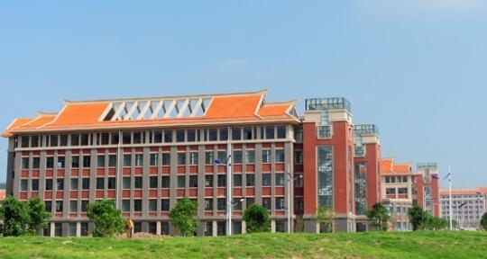 北部灣大學在哪里？北部灣大學濱海校區(qū)地址是多少？郵編是多少？